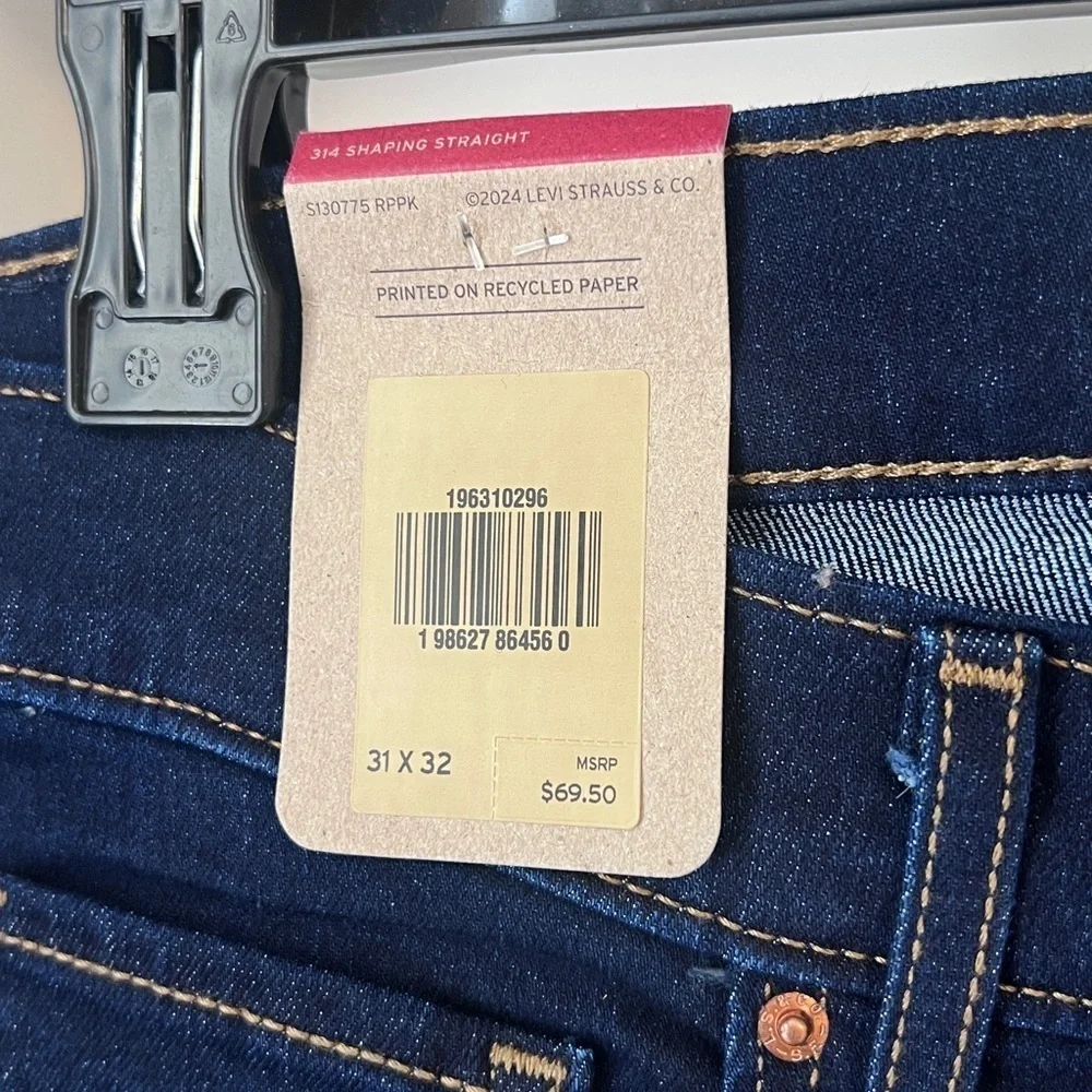 FINAL PRICE NWT LEVIS JEANS